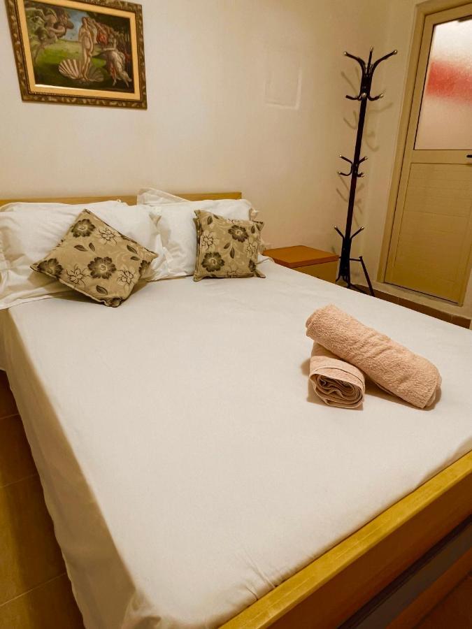 Sana Apartment Sarandë Esterno foto